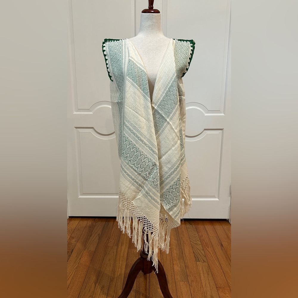 Traditional Mexican rebozo from Oaxaca. Mexican shawl. Fringed open front Vest.
